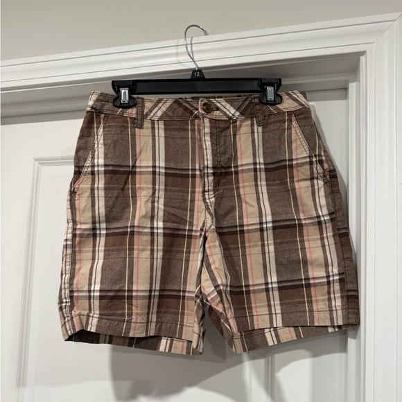 Liz Claiborne Pants - Women’s Plaid Bermuda Shorts! Size 6!! Brown, White, Tan, & Pink!! Great Shape!